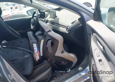 2017 Toyota Yaris Ia z USA, uszkodzony, nr VIN 3MYDLBYV1HY158225